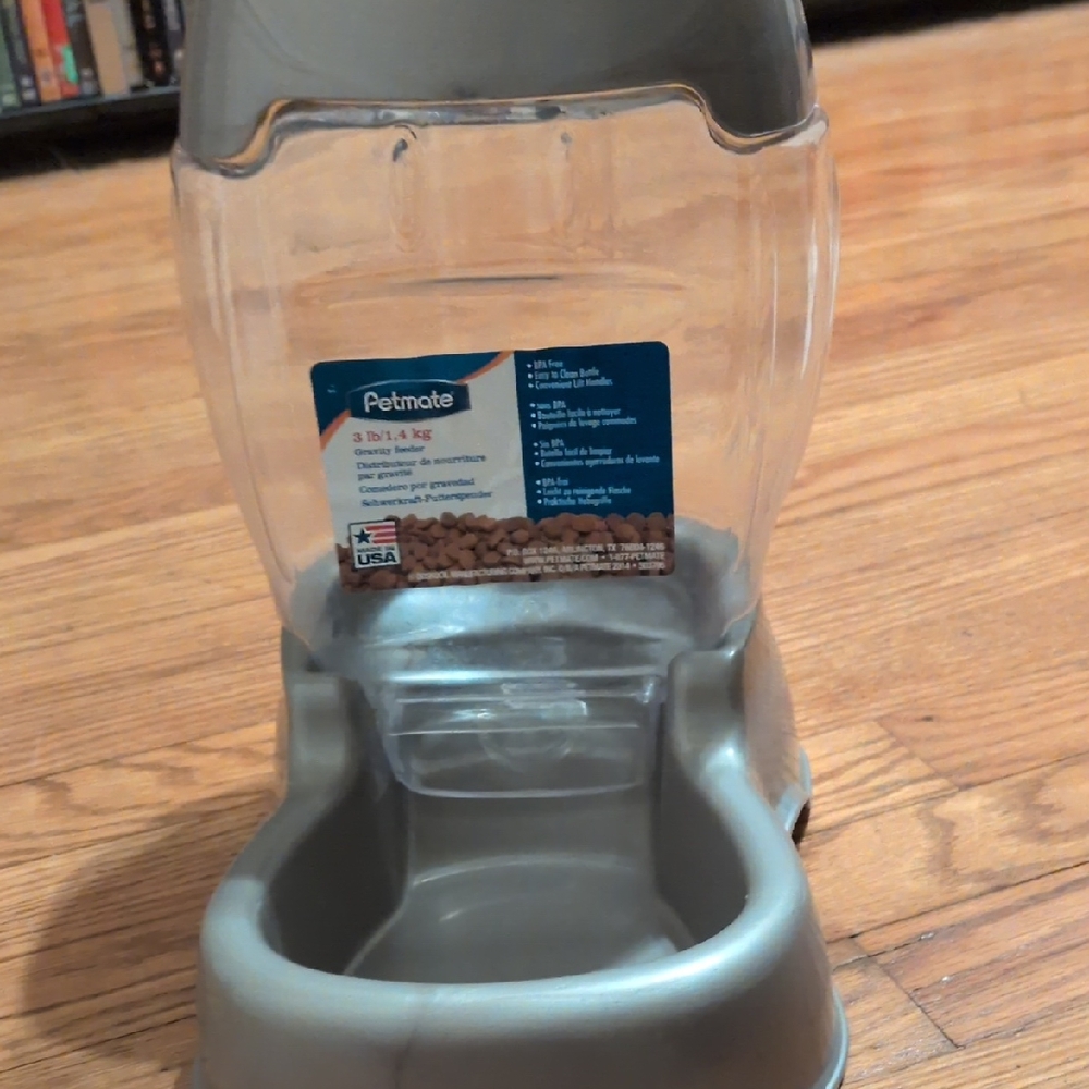Petmate Gravity Pet Feeder in Gray